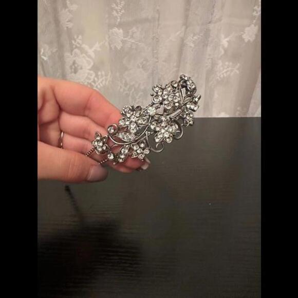 Accessories - Elegant Floral Rhinestone Hairband - Sophisticated Accessory